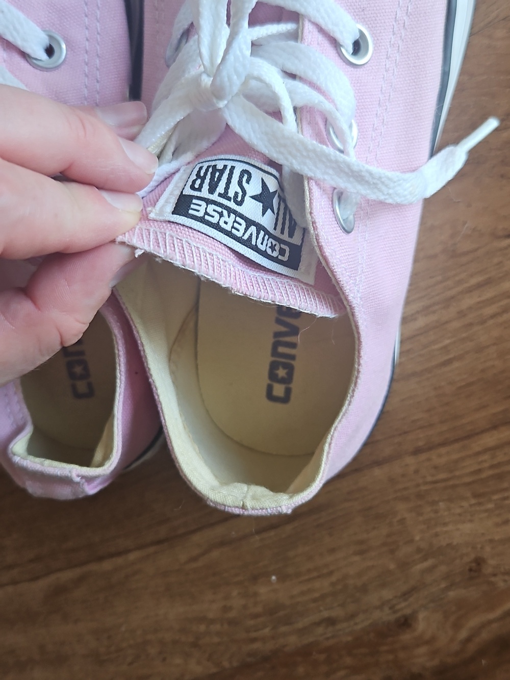 Pink Converse - Picture 3 of 9